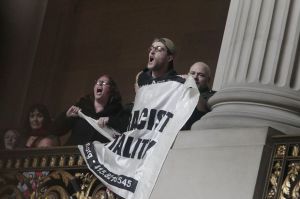 PSL/ANSWER members NIck Pardee and Michelle Schudel dropping banner. Photo: SF Chronicle Lea Suzuki