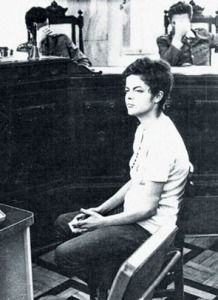 Dilma Roussef sendo interrogada.