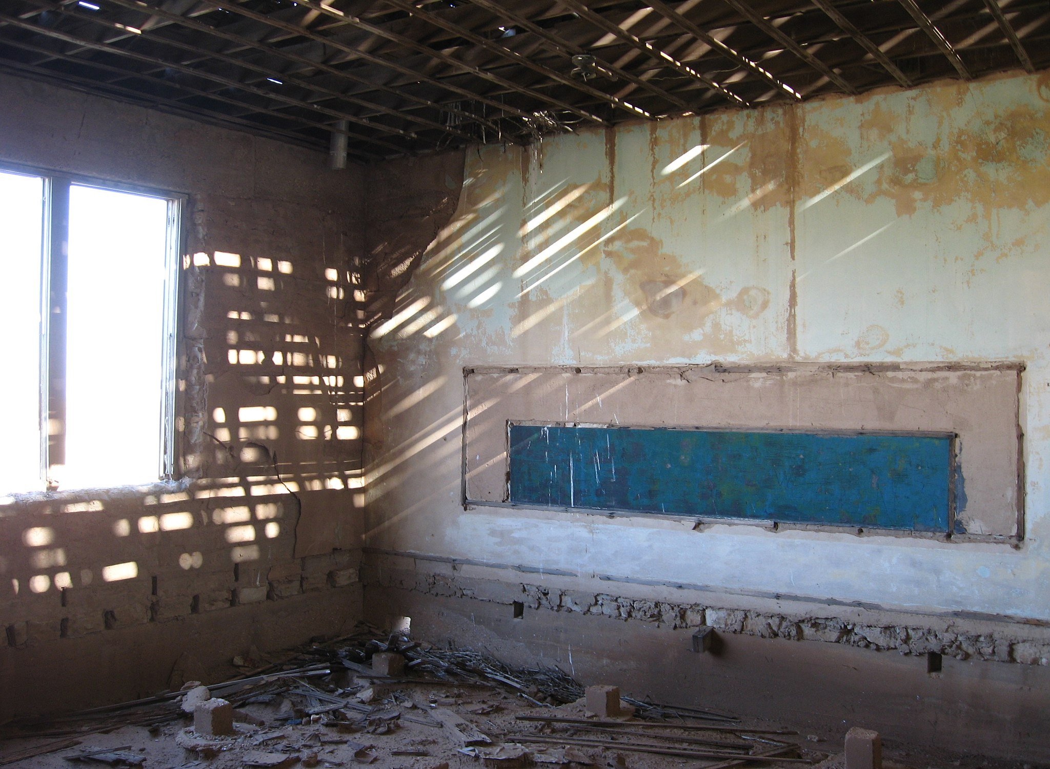 Abandoned classroom in Wheatland, New Mexico. Photo: Wordbuilder (Own work) [GFDL or CC-BY-SA-3.0 via Wikimedia Commons