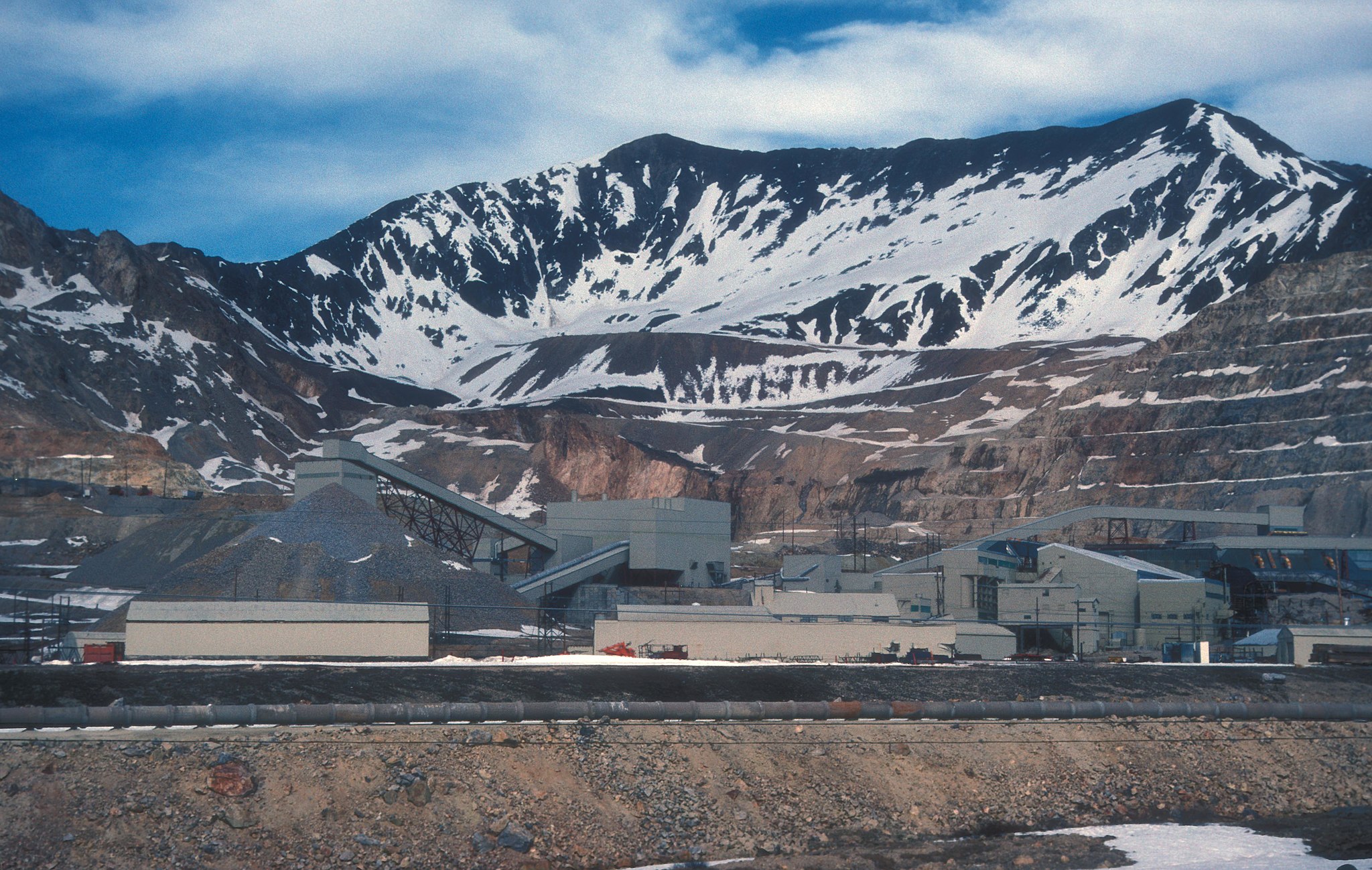 Climax Molybdenum Mine. JERRYE AND ROY KLOTZ MD (Own work) [CC BY-SA 3.0 (https://creativecommons.org/licenses/by-sa/3.0)], via Wikimedia Commons