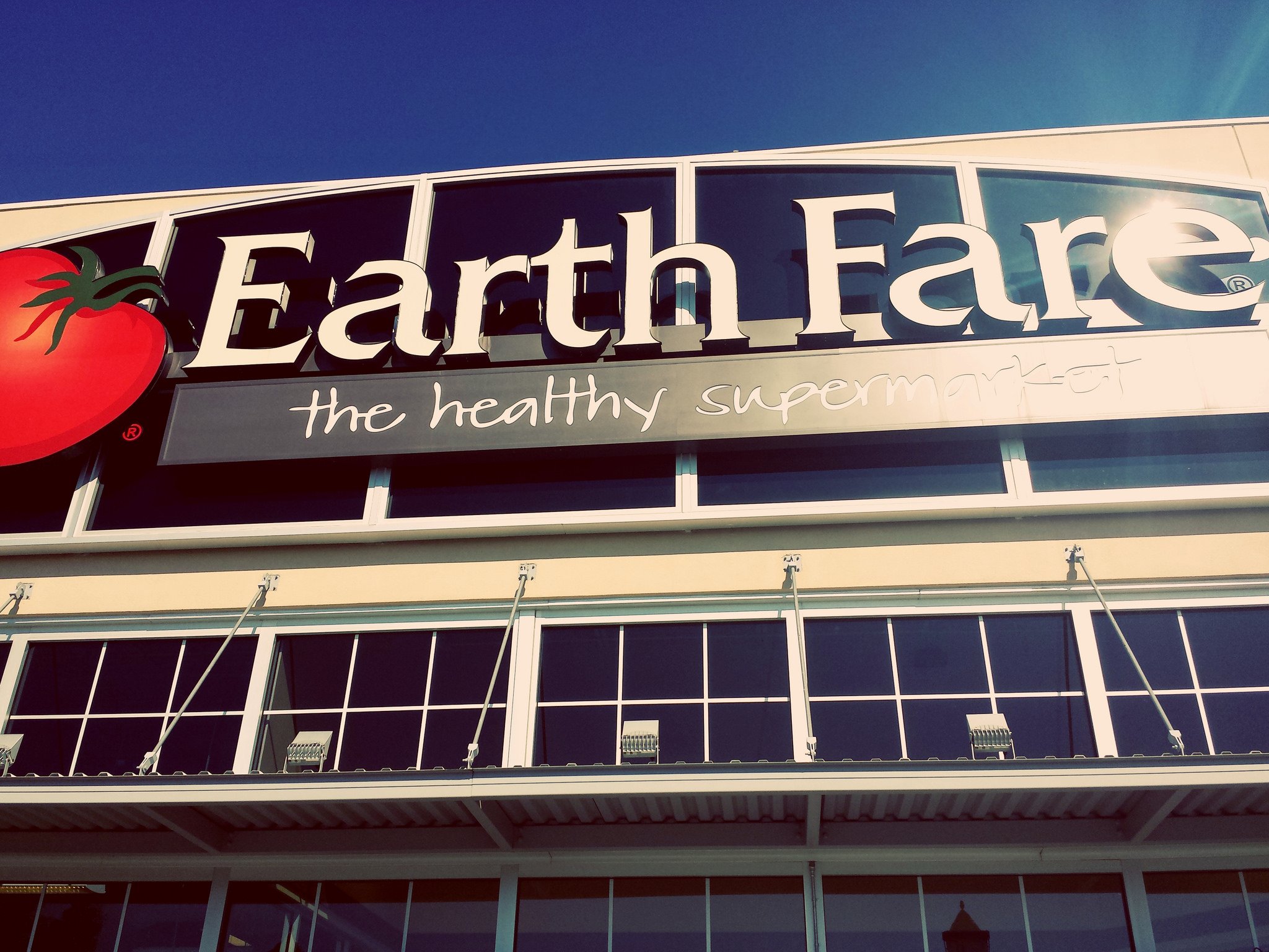 Earth Fare grocery chain uses union busting tactics against workers. Photo: frankieleon (CC BY 2.0)