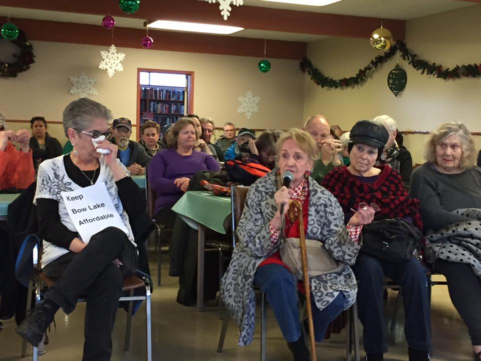 Resident Doris Anderson tells her story at Dec. 15 Town Hall meeting. Liberation photo.