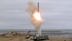 18 de agosto, prueba de vuelo de misil crucero de lanzamiento terrestre configurado convencionalmente en la Isla San Nicolas, California.| Del vídeo del DOD de Scott Howe