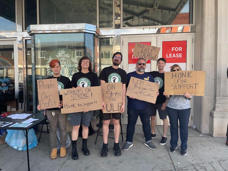Starbucks workers in Pittsburgh. Liberation photo.