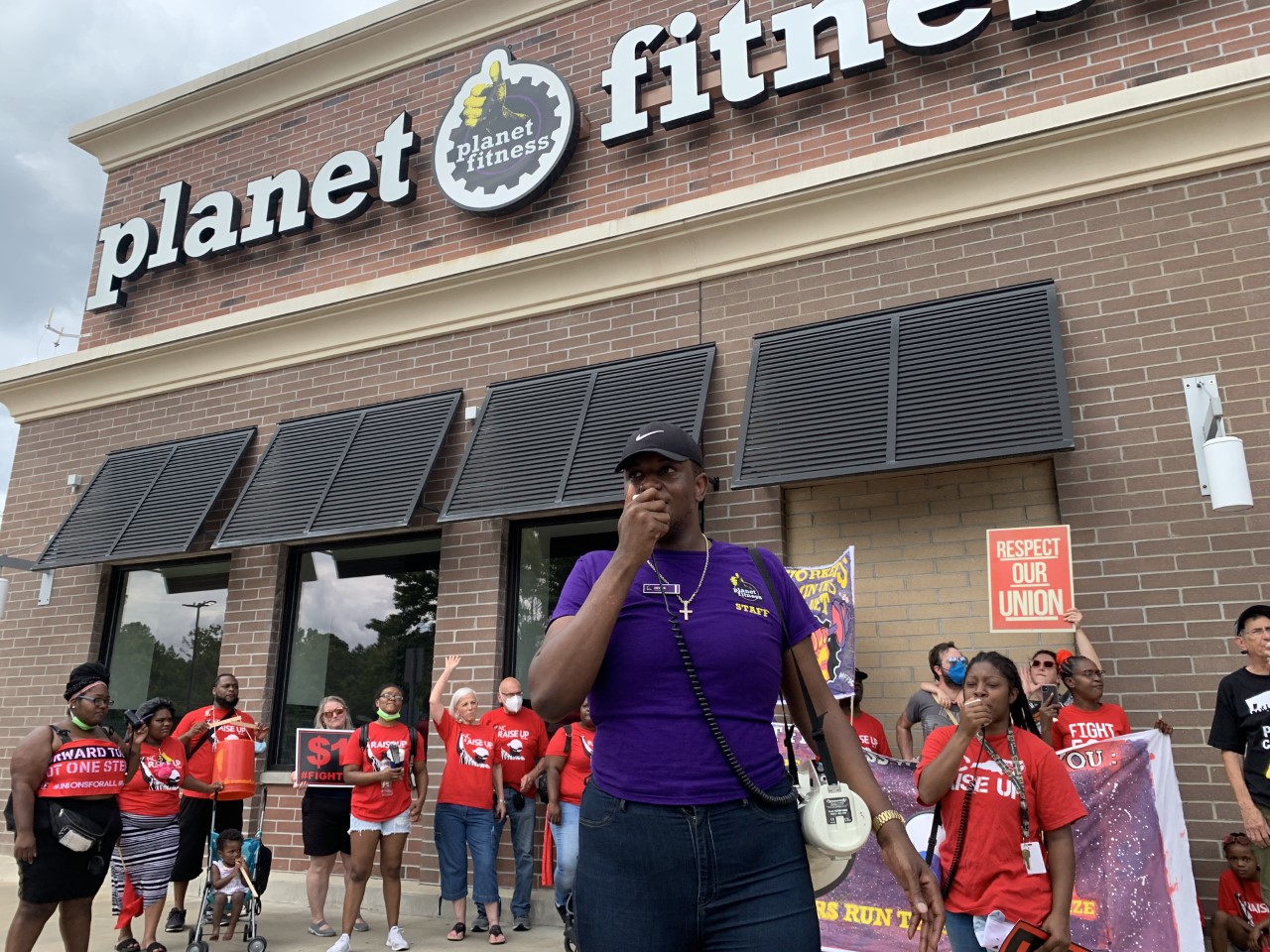 Planet Fitness workers strike: “Stand up, speak out, fight back” –  Liberation News