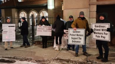 Chicago rideshare drivers braved the cold to demand better working conditions, wages and benefits. Liberation photo